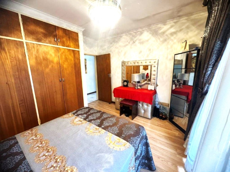 5 Bedroom Property for Sale in Mountain View Gauteng