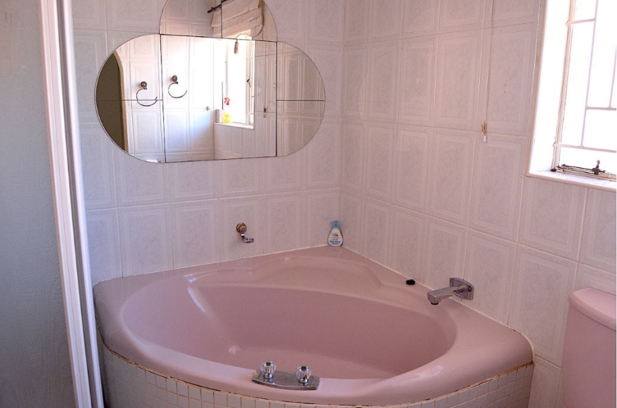 4 Bedroom Property for Sale in Rant En Dal Gauteng