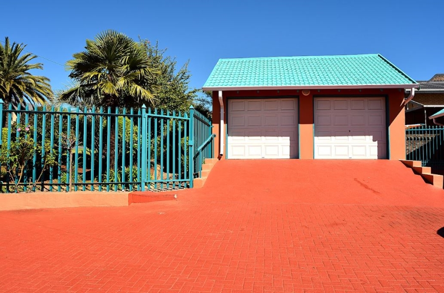 4 Bedroom Property for Sale in Rant En Dal Gauteng