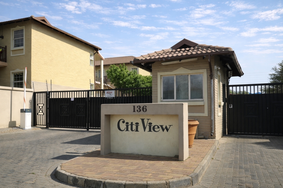 To Let 2 Bedroom Property for Rent in Moffat View Gauteng