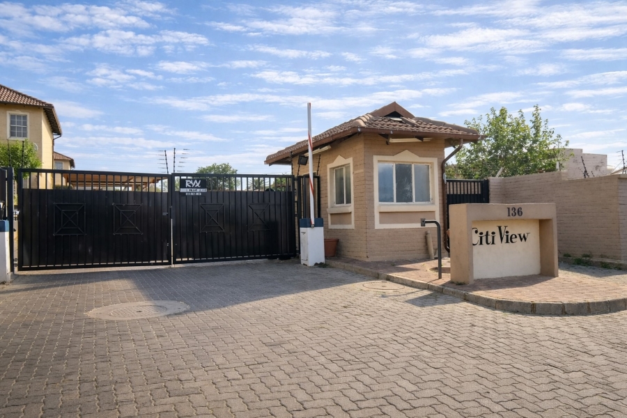 To Let 2 Bedroom Property for Rent in Moffat View Gauteng