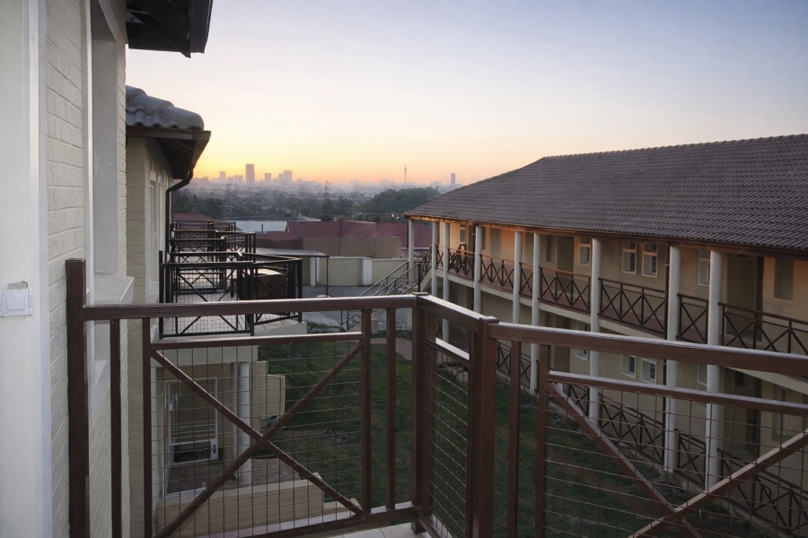 To Let 2 Bedroom Property for Rent in Moffat View Gauteng