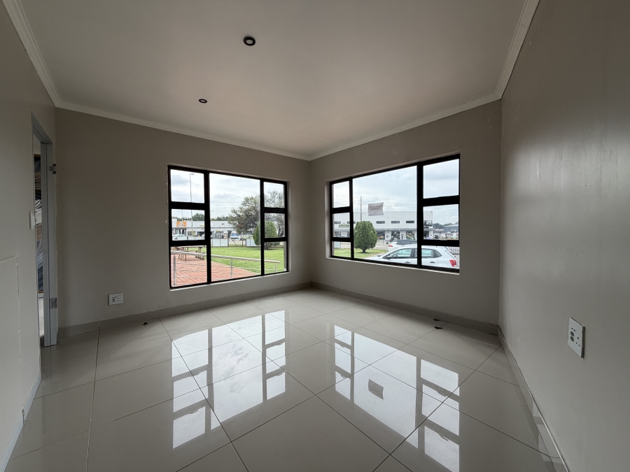 To Let Commercial Property for Rent in Raslouw Gauteng
