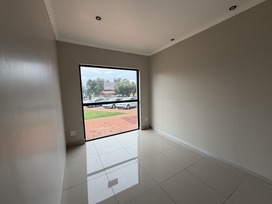To Let Commercial Property for Rent in Raslouw Gauteng