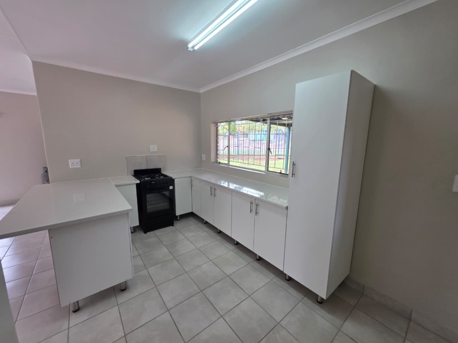 To Let 2 Bedroom Property for Rent in Rooihuiskraal Gauteng