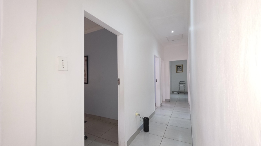 8 Bedroom Property for Sale in Clubview Gauteng