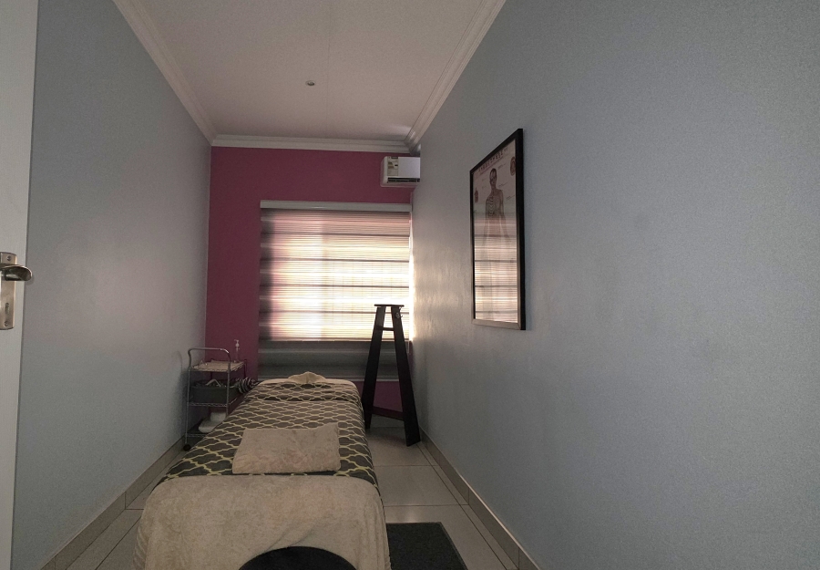 8 Bedroom Property for Sale in Clubview Gauteng