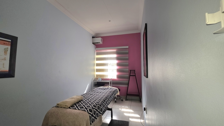 8 Bedroom Property for Sale in Clubview Gauteng