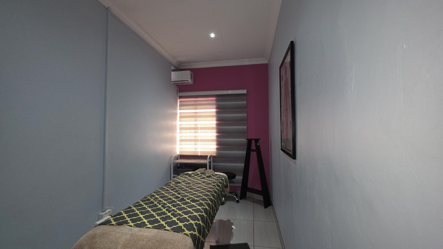 8 Bedroom Property for Sale in Clubview Gauteng