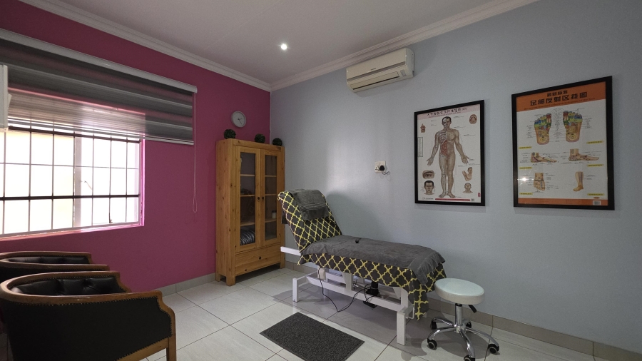 8 Bedroom Property for Sale in Clubview Gauteng