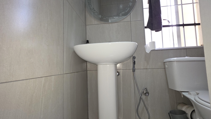 8 Bedroom Property for Sale in Clubview Gauteng
