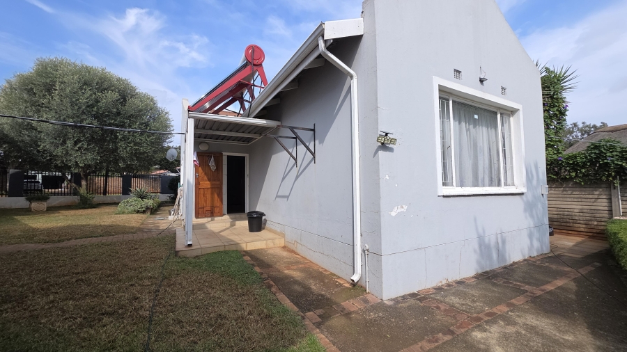 8 Bedroom Property for Sale in Clubview Gauteng
