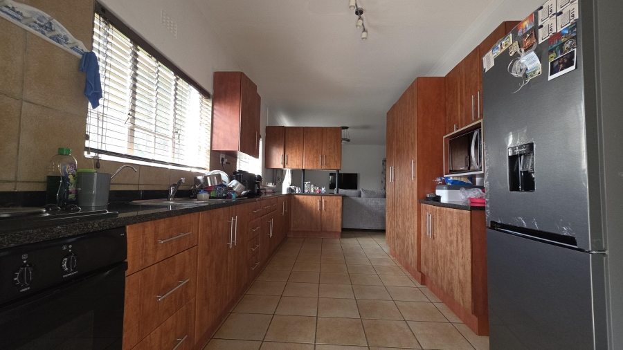 8 Bedroom Property for Sale in Clubview Gauteng