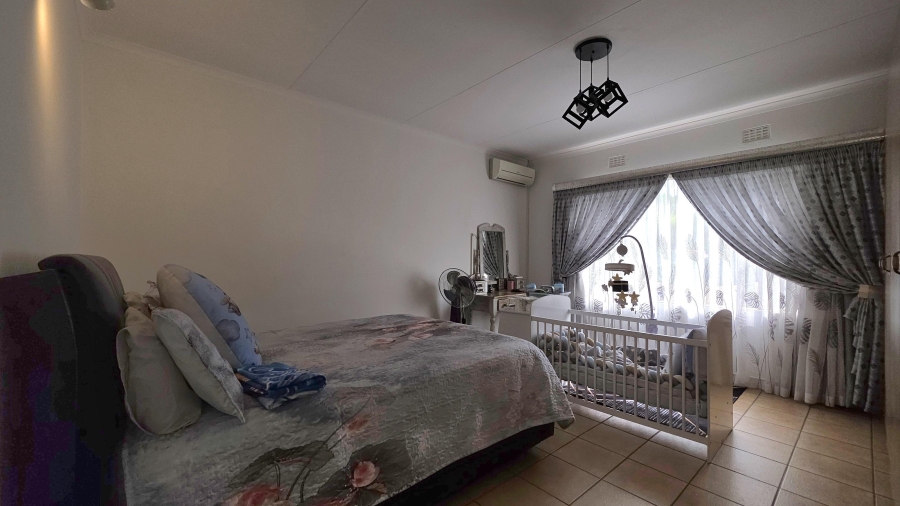 8 Bedroom Property for Sale in Clubview Gauteng