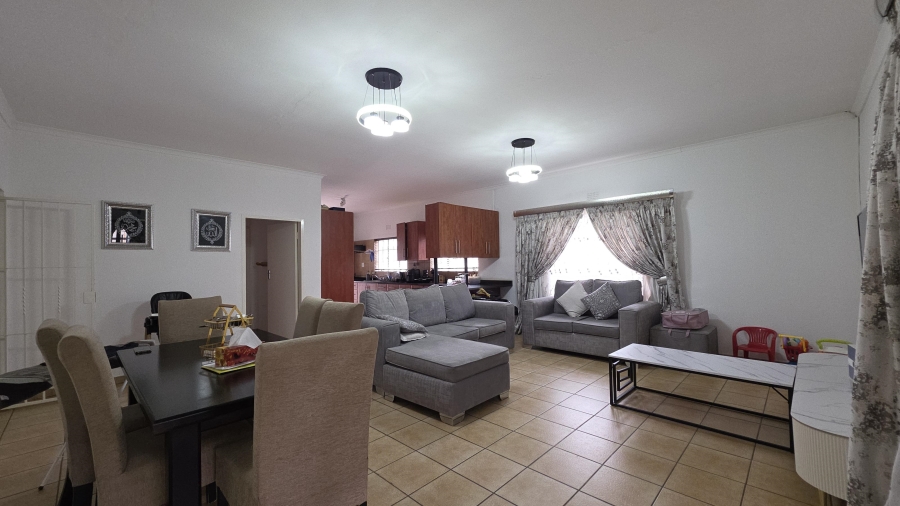 8 Bedroom Property for Sale in Clubview Gauteng