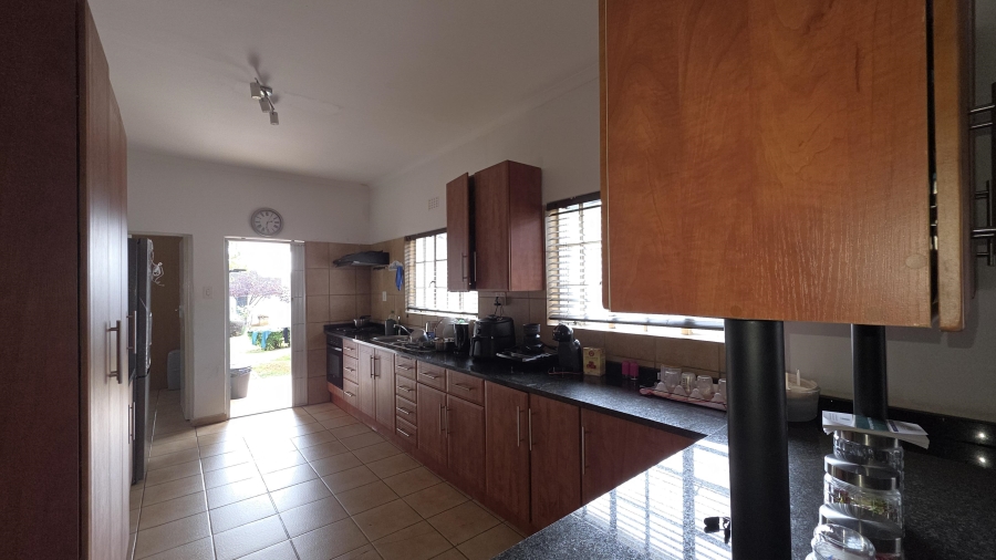 8 Bedroom Property for Sale in Clubview Gauteng