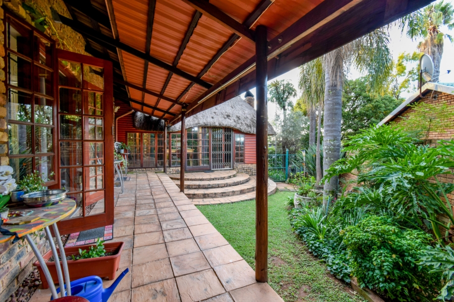 4 Bedroom Property for Sale in Faerie Glen Gauteng