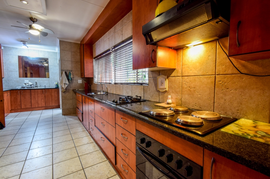 4 Bedroom Property for Sale in Faerie Glen Gauteng