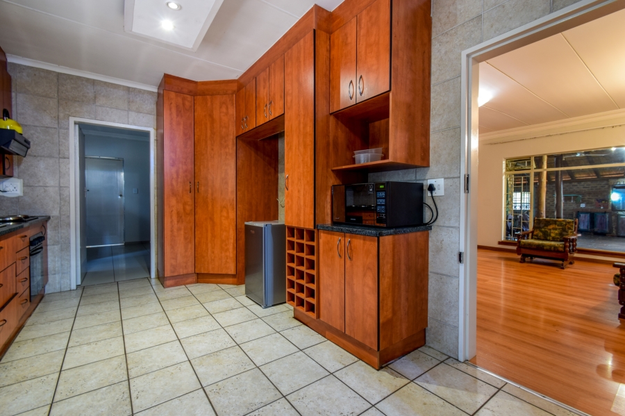 4 Bedroom Property for Sale in Faerie Glen Gauteng
