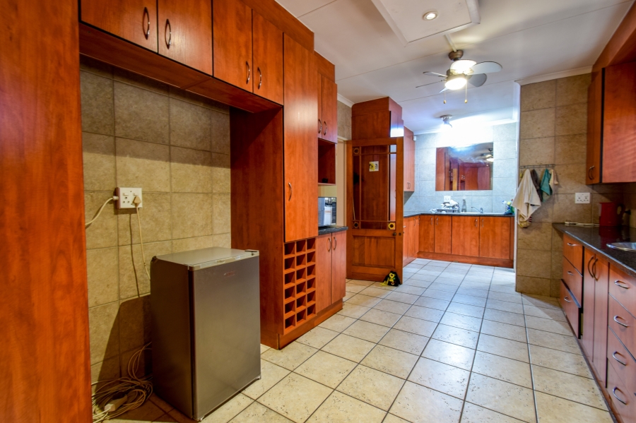 4 Bedroom Property for Sale in Faerie Glen Gauteng