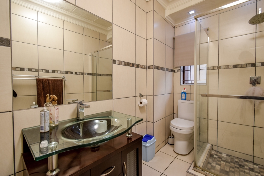 4 Bedroom Property for Sale in Faerie Glen Gauteng