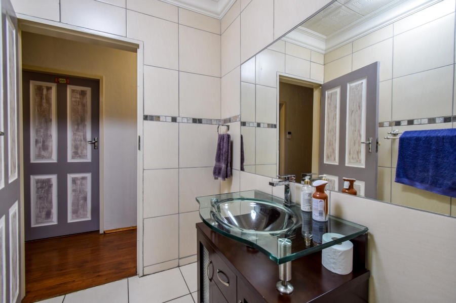 4 Bedroom Property for Sale in Faerie Glen Gauteng