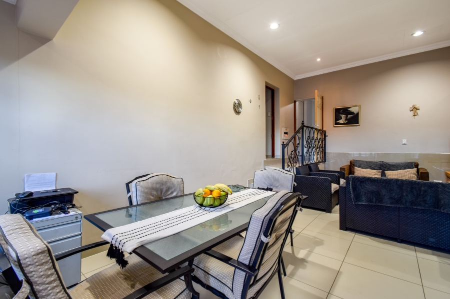 4 Bedroom Property for Sale in Faerie Glen Gauteng