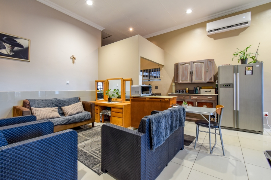 4 Bedroom Property for Sale in Faerie Glen Gauteng