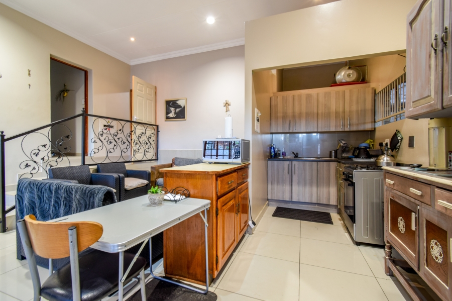 4 Bedroom Property for Sale in Faerie Glen Gauteng