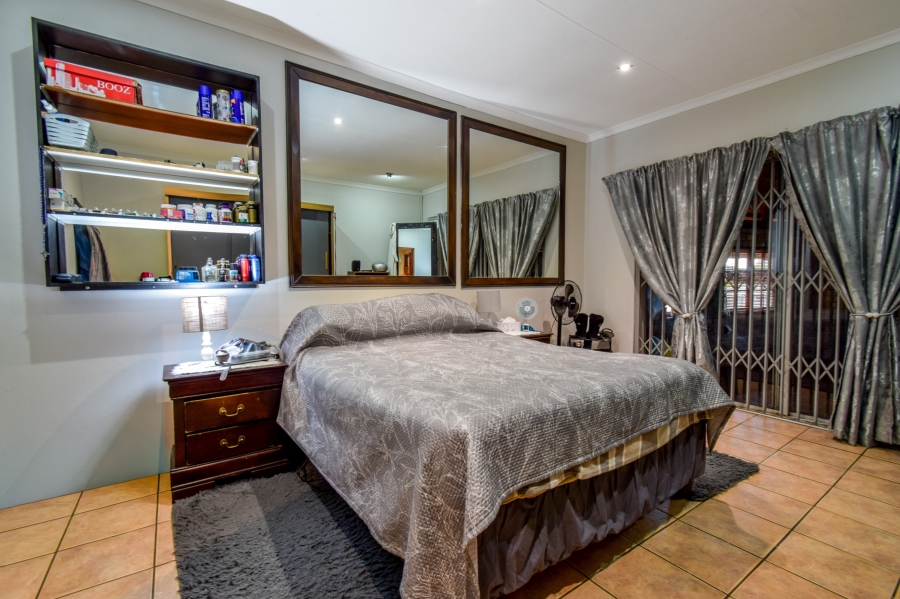 4 Bedroom Property for Sale in Faerie Glen Gauteng