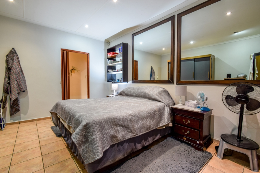 4 Bedroom Property for Sale in Faerie Glen Gauteng