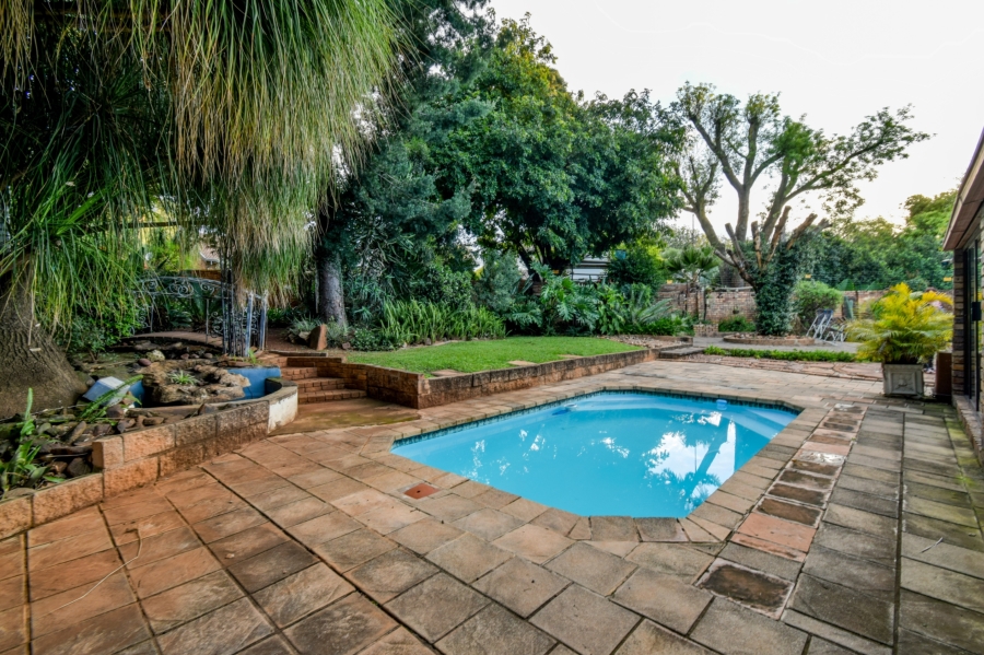4 Bedroom Property for Sale in Faerie Glen Gauteng