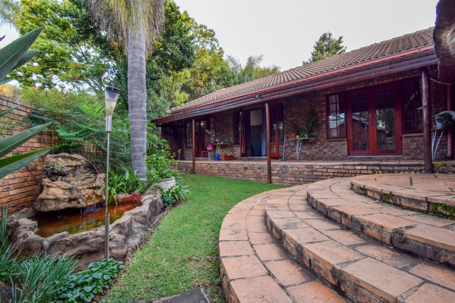 4 Bedroom Property for Sale in Faerie Glen Gauteng