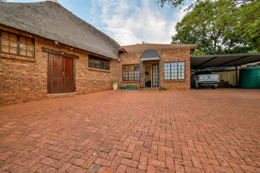 4 Bedroom Property for Sale in Faerie Glen Gauteng