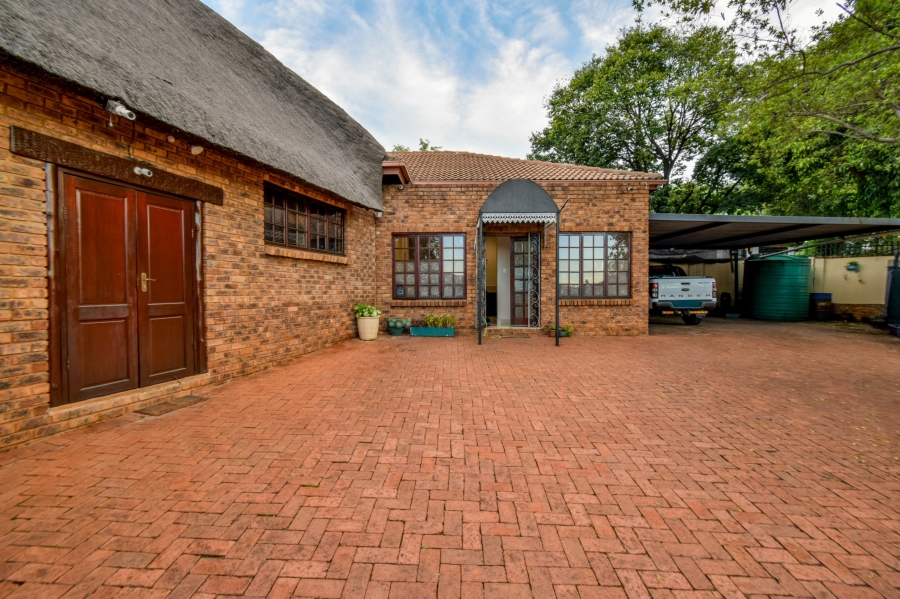 4 Bedroom Property for Sale in Faerie Glen Gauteng
