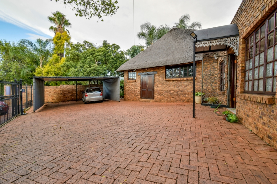 4 Bedroom Property for Sale in Faerie Glen Gauteng