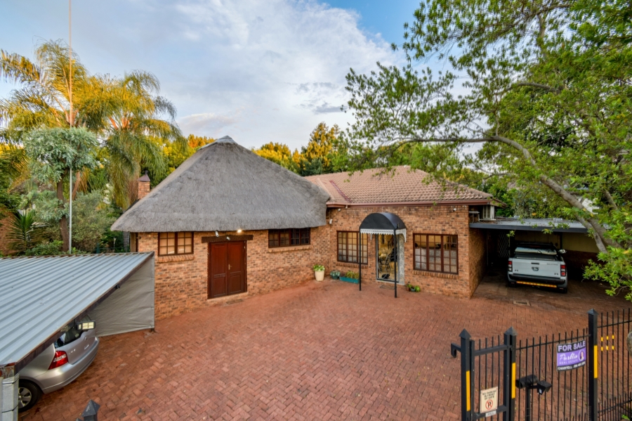 4 Bedroom Property for Sale in Faerie Glen Gauteng