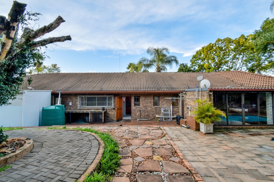 4 Bedroom Property for Sale in Faerie Glen Gauteng