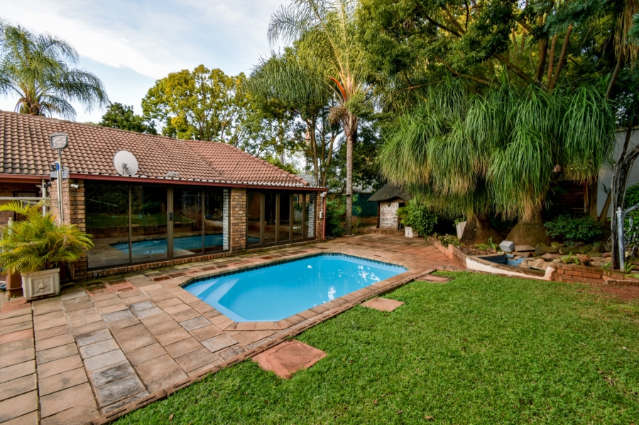 4 Bedroom Property for Sale in Faerie Glen Gauteng