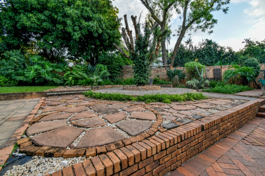 4 Bedroom Property for Sale in Faerie Glen Gauteng