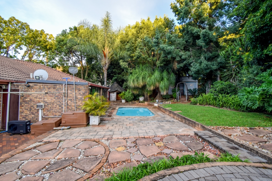 4 Bedroom Property for Sale in Faerie Glen Gauteng