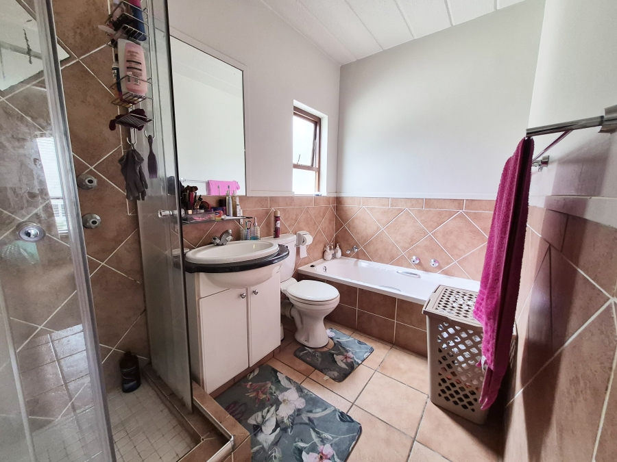 1 Bedroom Property for Sale in Waverley Gauteng