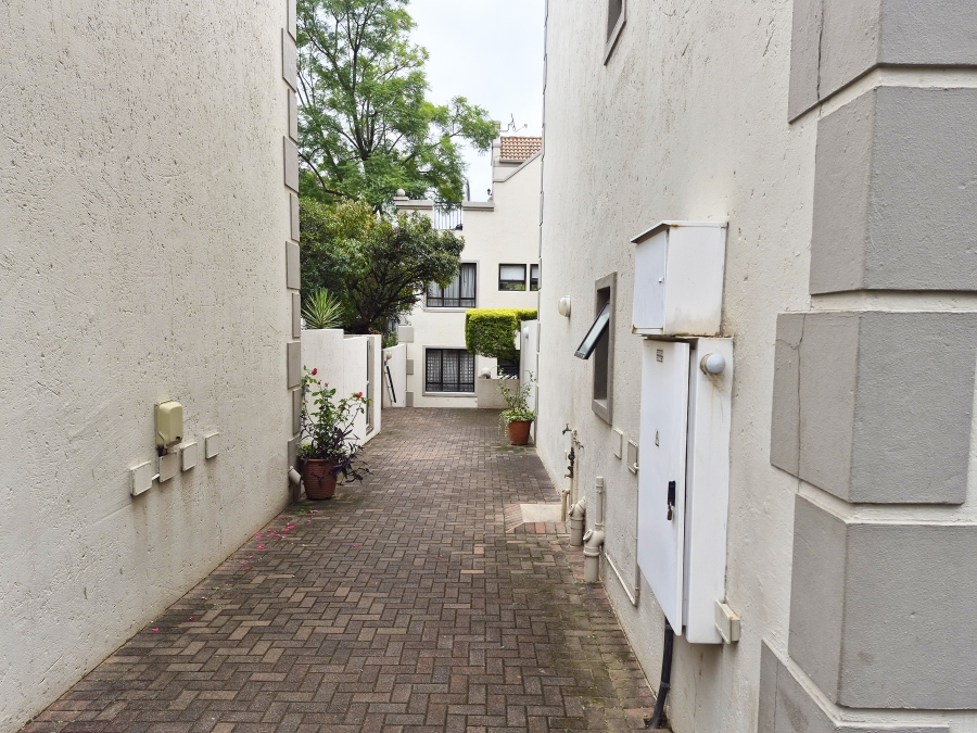 1 Bedroom Property for Sale in Waverley Gauteng