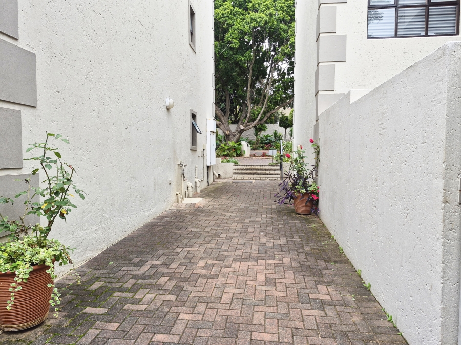 To Let 1 Bedroom Property for Rent in Waverley Gauteng