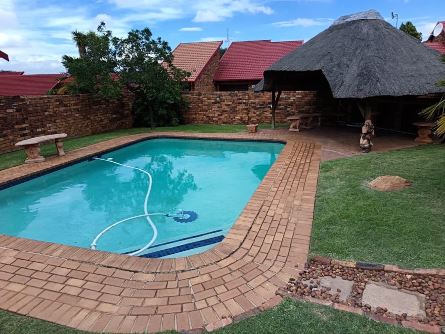 4 Bedroom Property for Sale in South Crest Gauteng