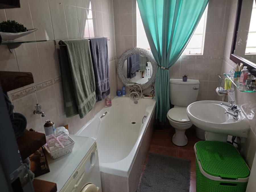 4 Bedroom Property for Sale in South Crest Gauteng
