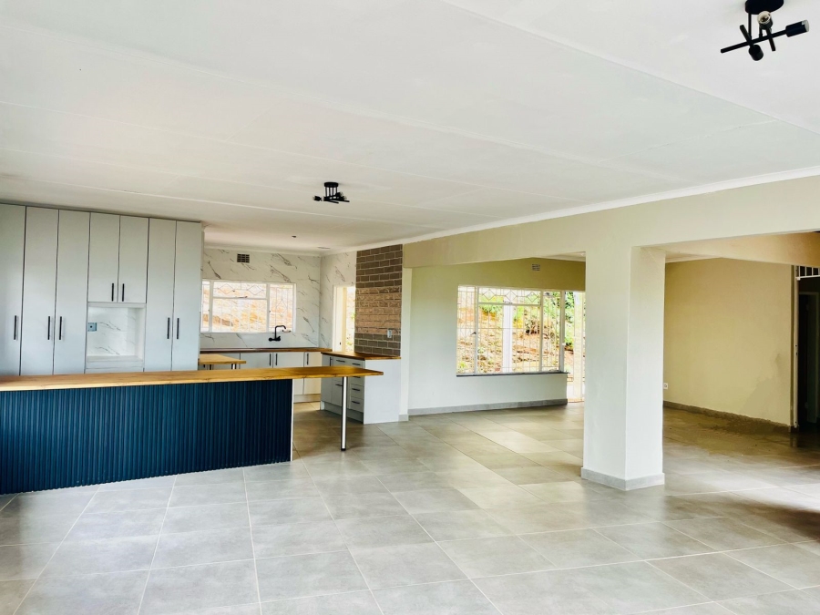 4 Bedroom Property for Sale in Roodekrans Gauteng
