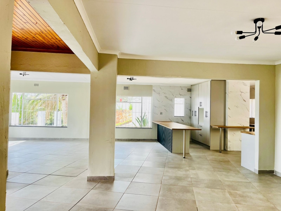 4 Bedroom Property for Sale in Roodekrans Gauteng