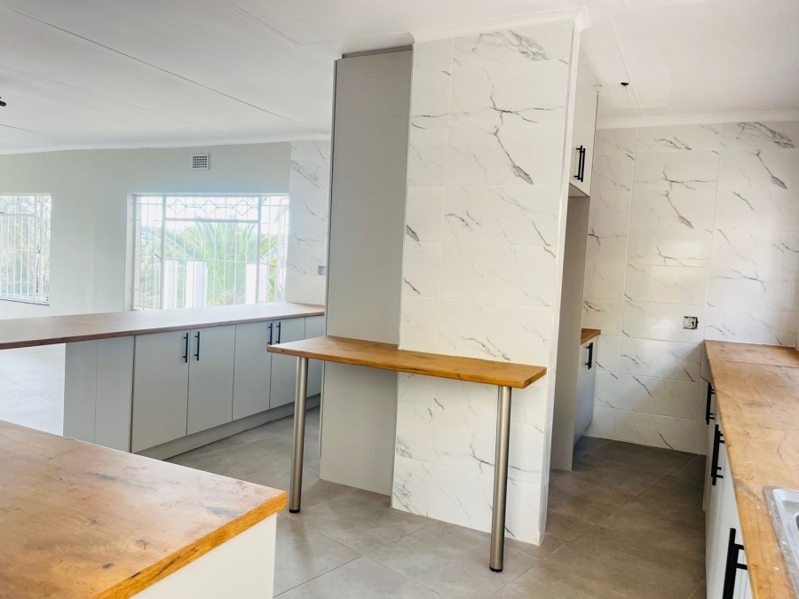 4 Bedroom Property for Sale in Roodekrans Gauteng