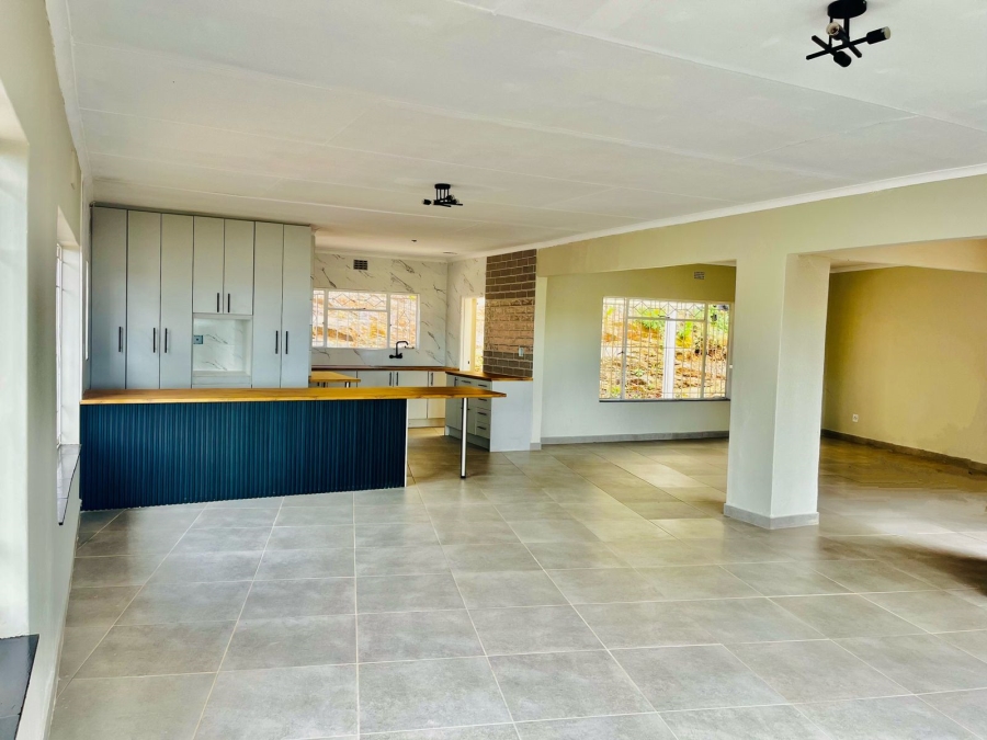 4 Bedroom Property for Sale in Roodekrans Gauteng